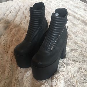UNIF Neo Boots, size 5